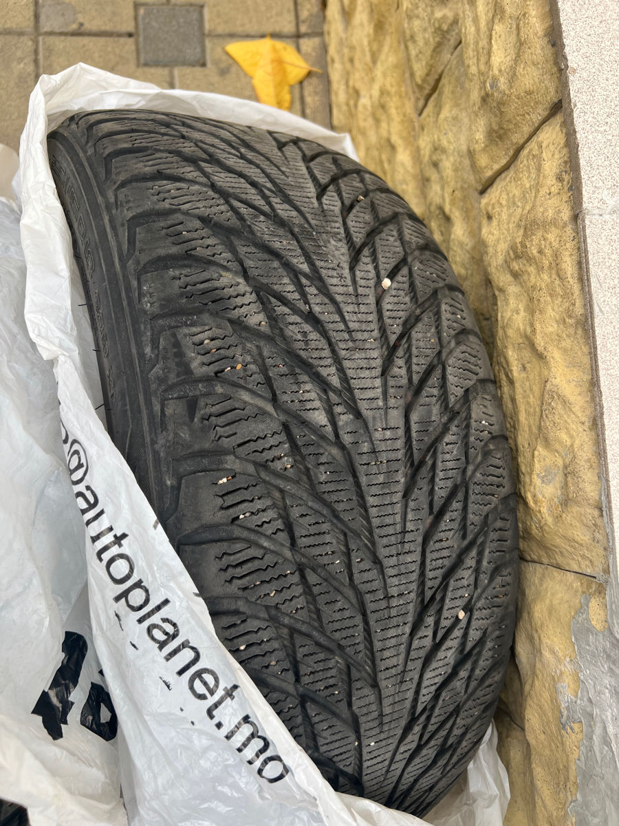 R18 235 45 Nokian
