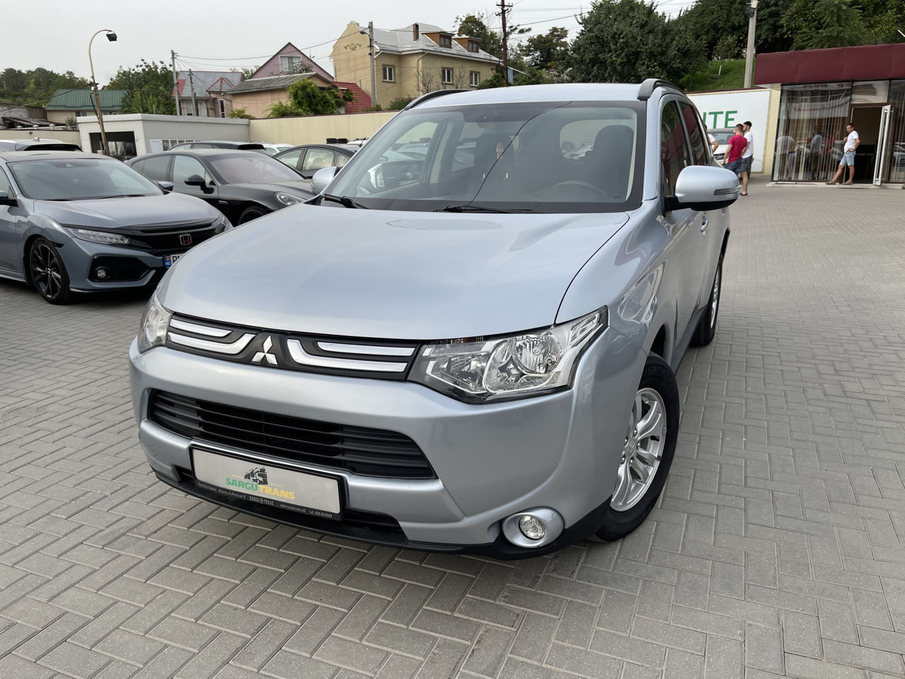 Mitsubishi Outlander foto 1