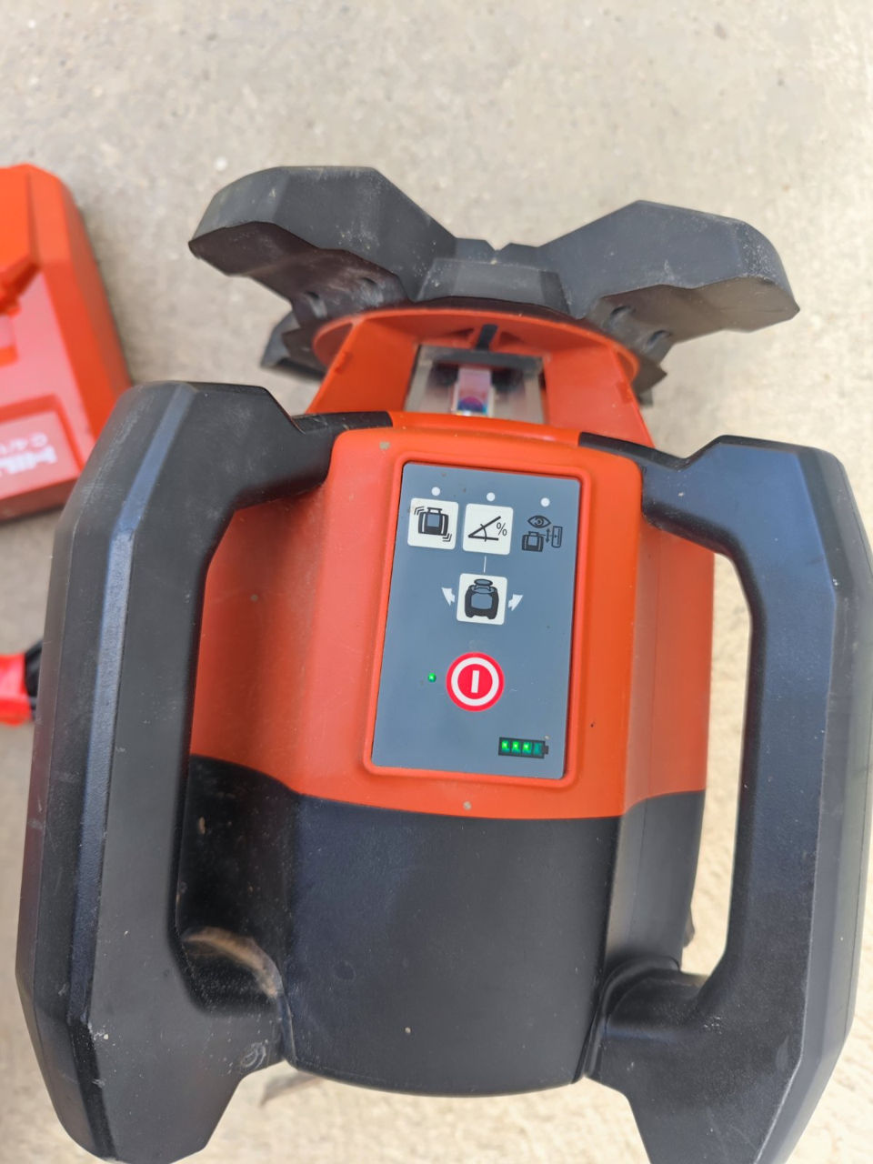 Hilti PR-30 HVS model nou + Încărcător + Detector = 690 euro foto 2
