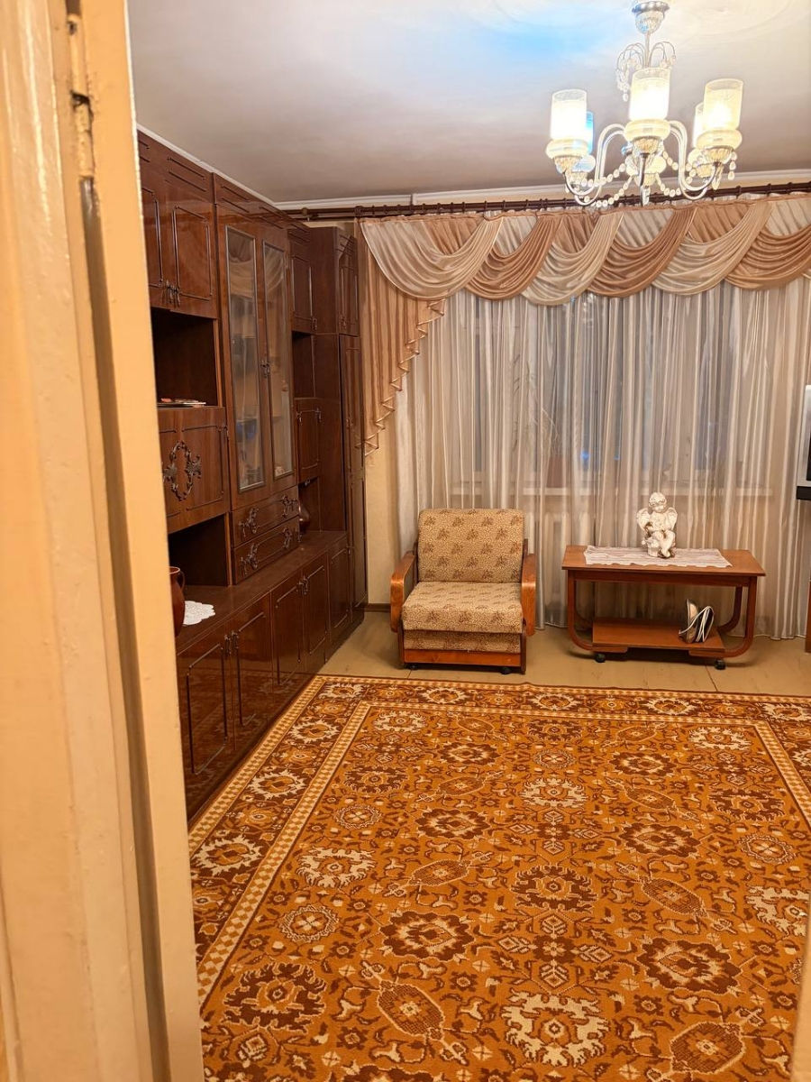 Apartament cu 3 camere, 74 m², 1 etaj