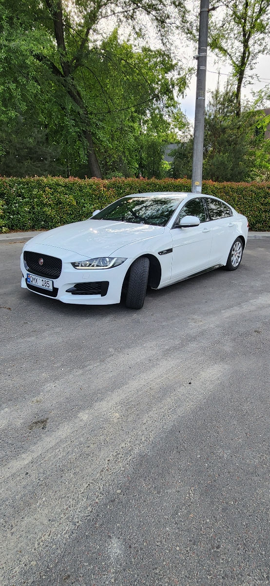 Jaguar XE фото 1
