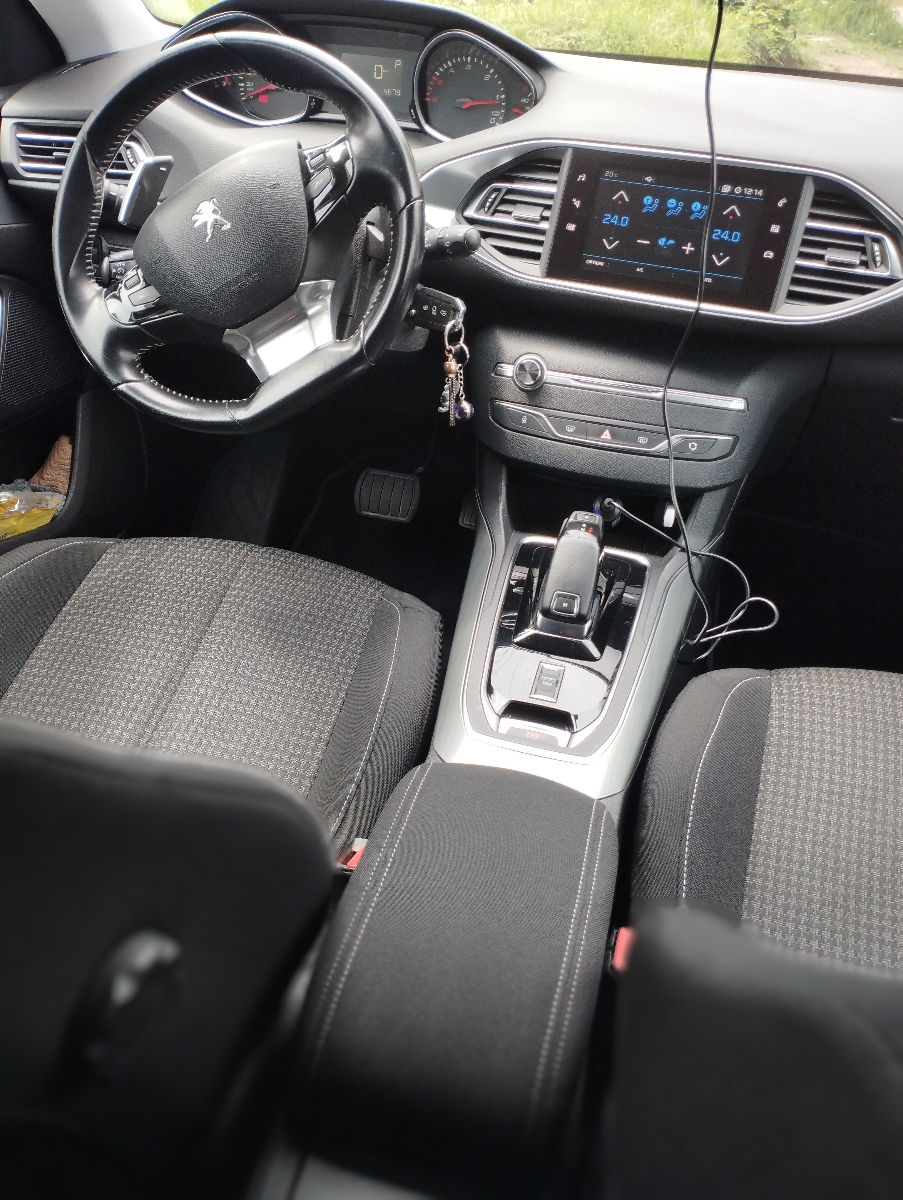 Peugeot 308 foto 1