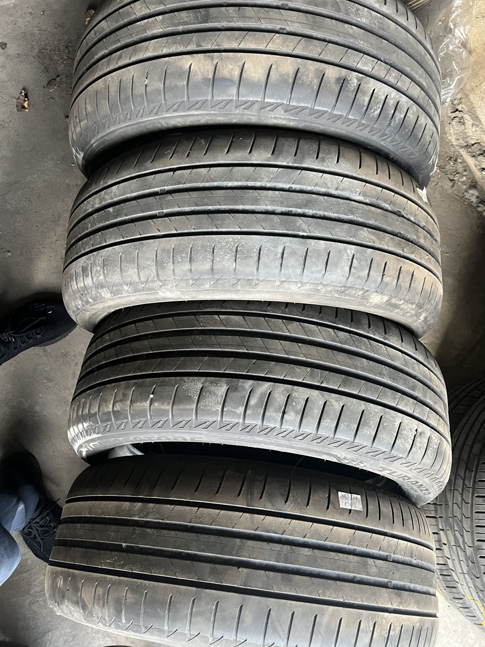 225/45 r19