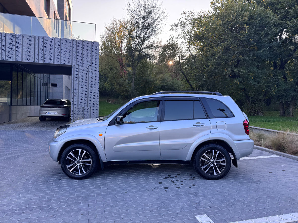 Toyota Rav 4 фото 4