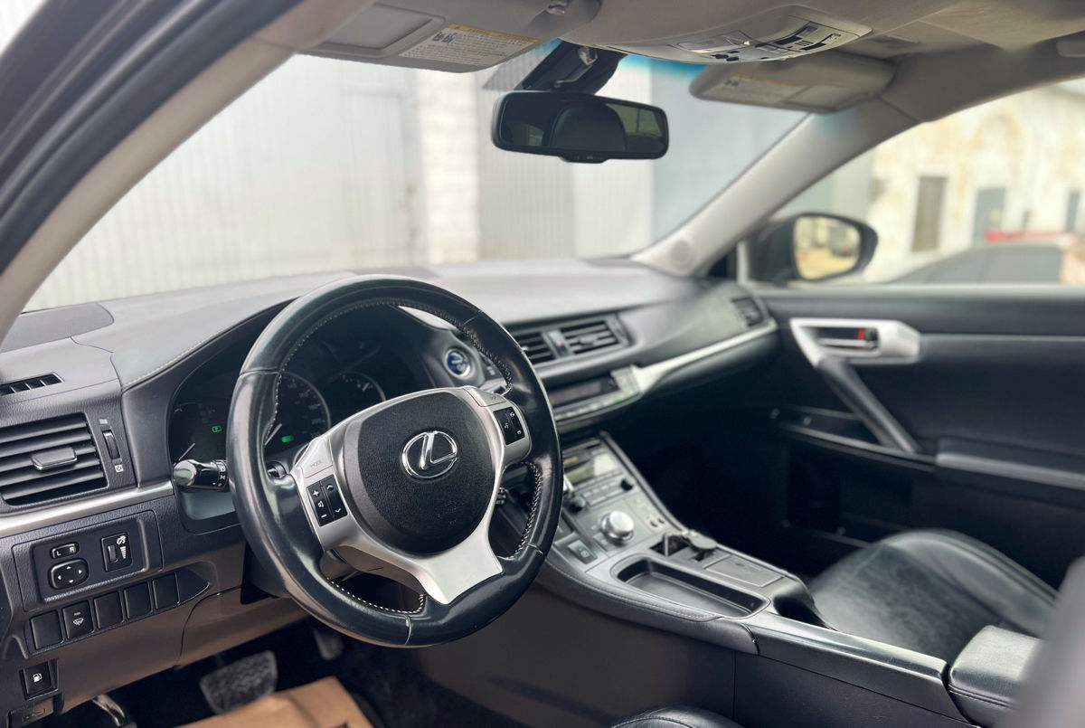 Lexus CT Series фото 7