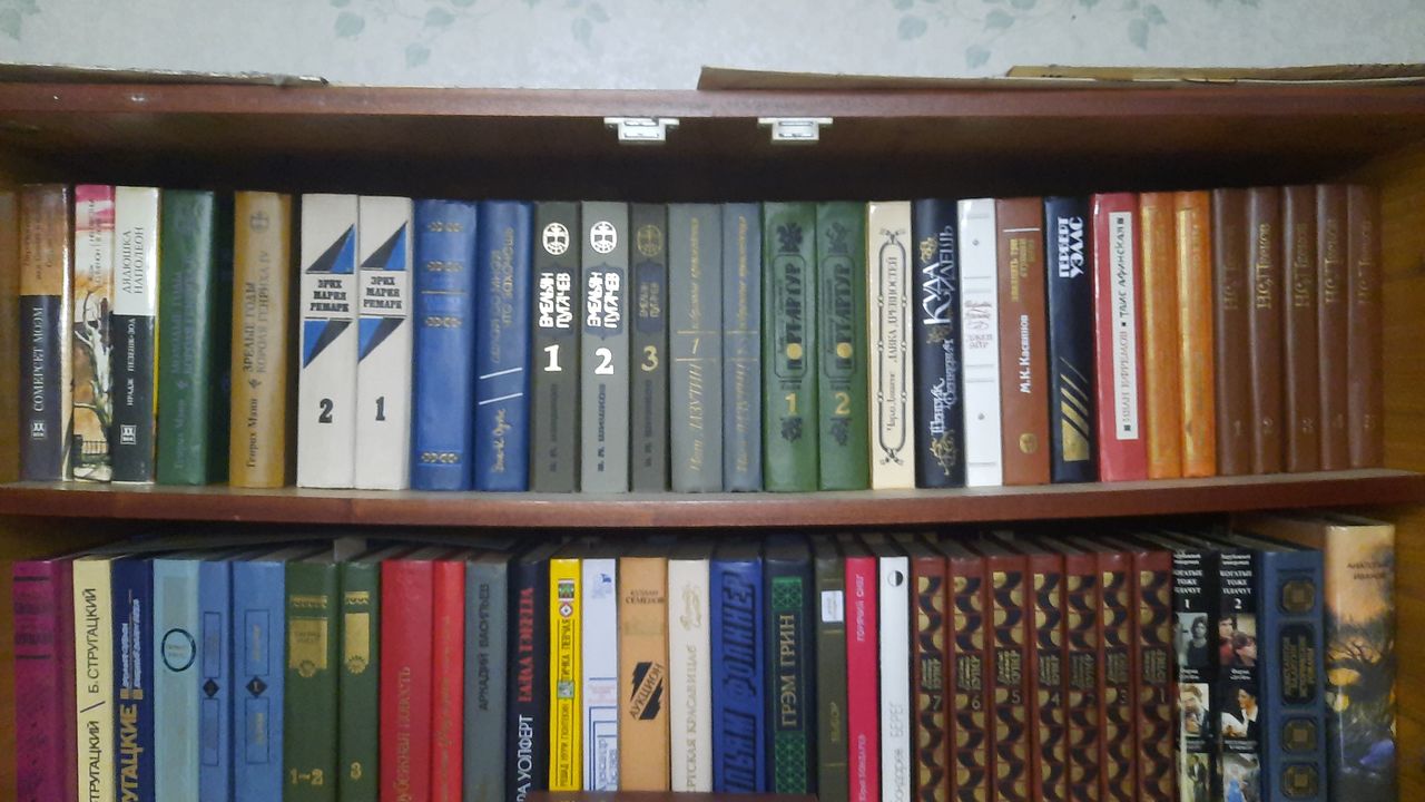 Очень много книг в отличном состояние. Звоните