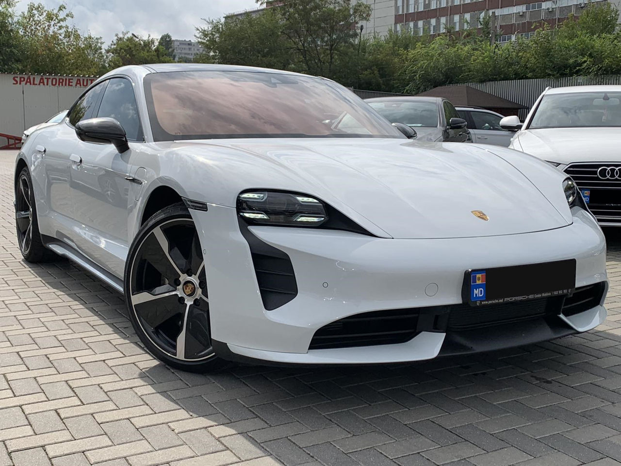 Porsche Taycan foto 3