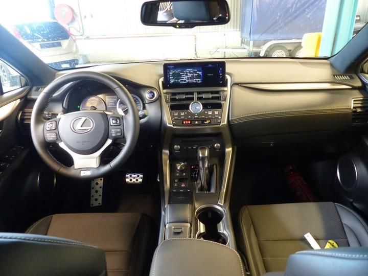 Lexus nx салон