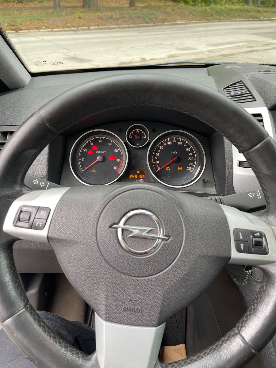 Opel Zafira фото 4