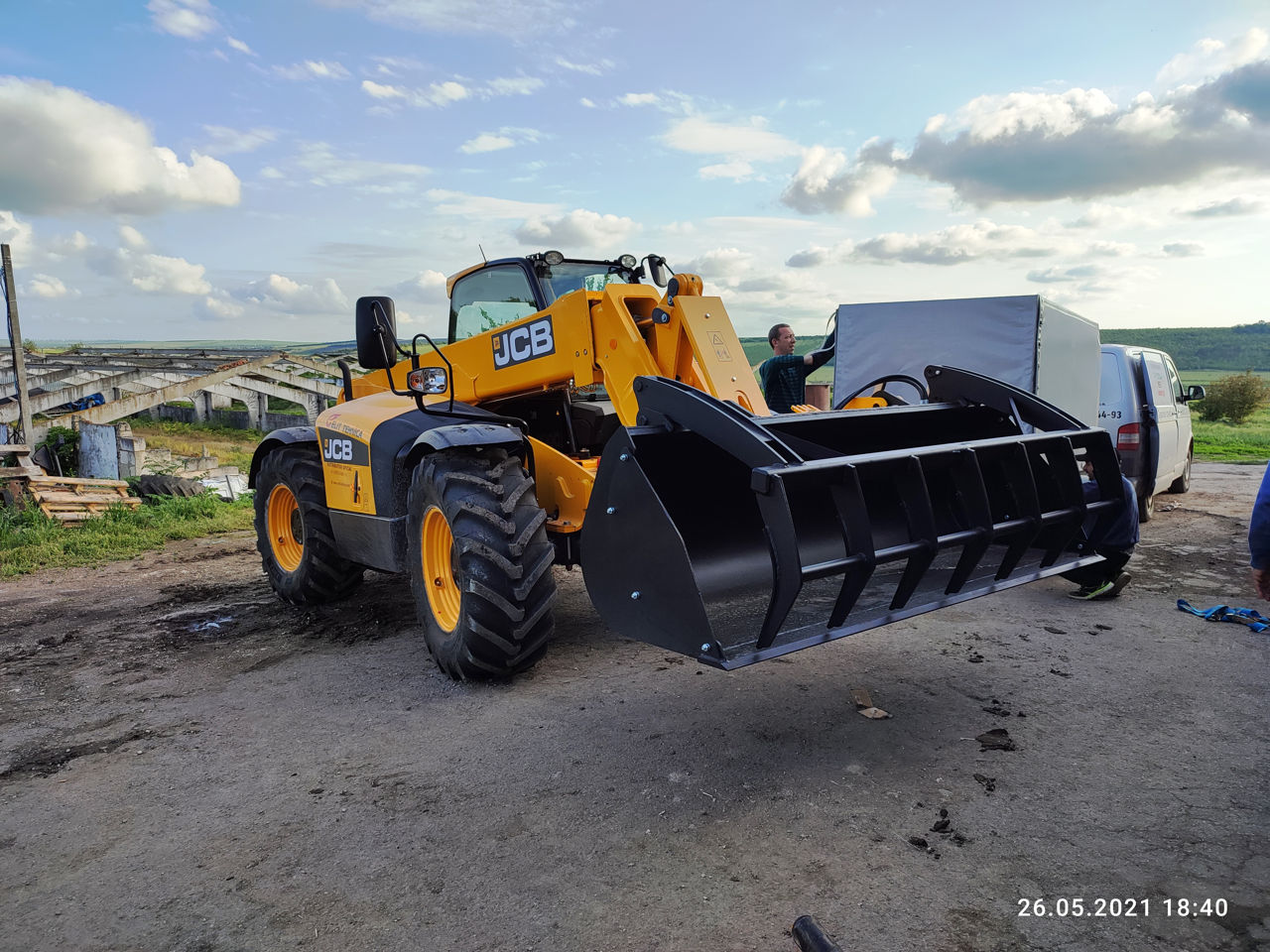 Ковш-захват универсальный c прижимом для JCB foto 0