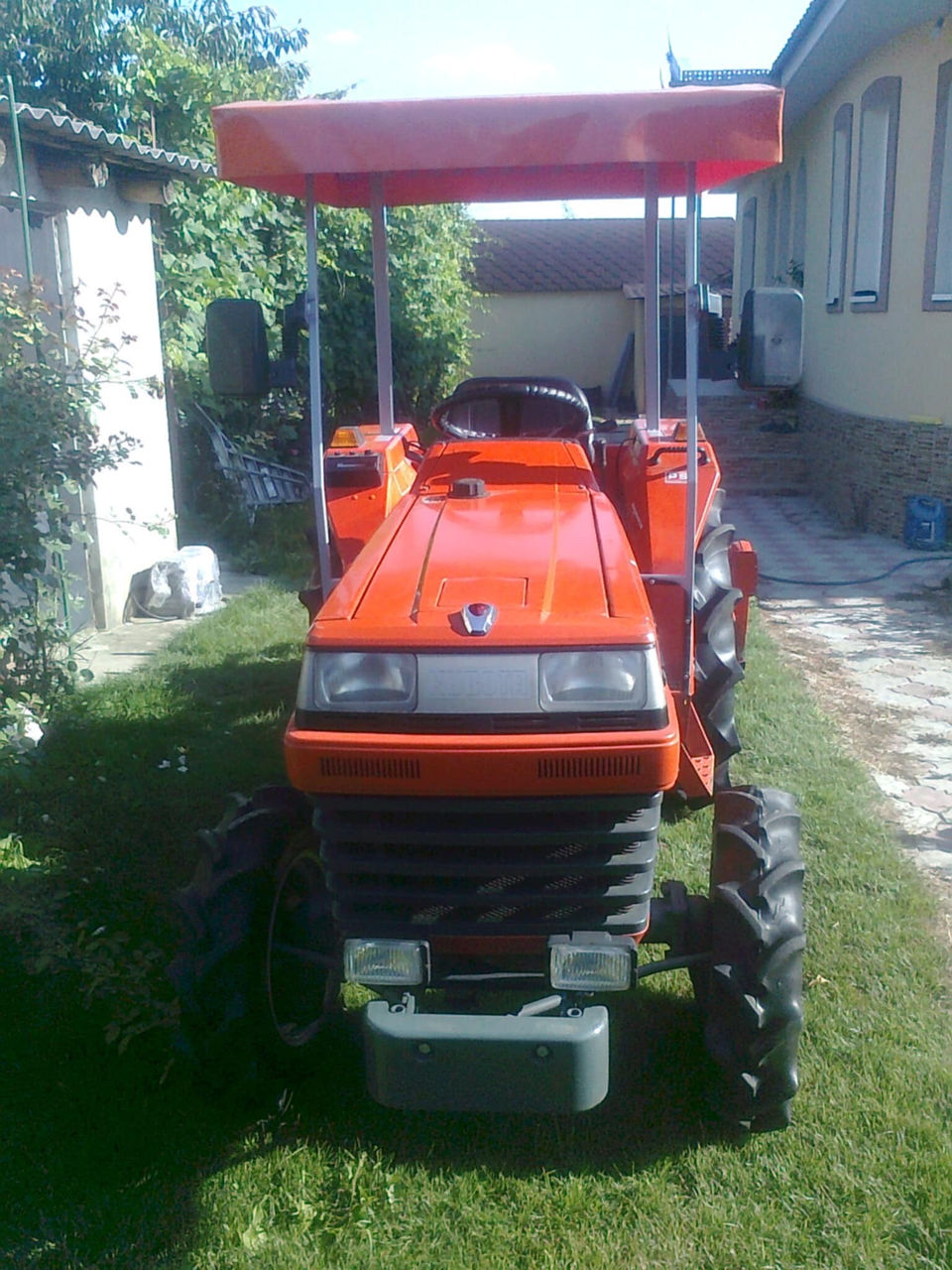 Tractor Kubota L-1, 235 foto 3