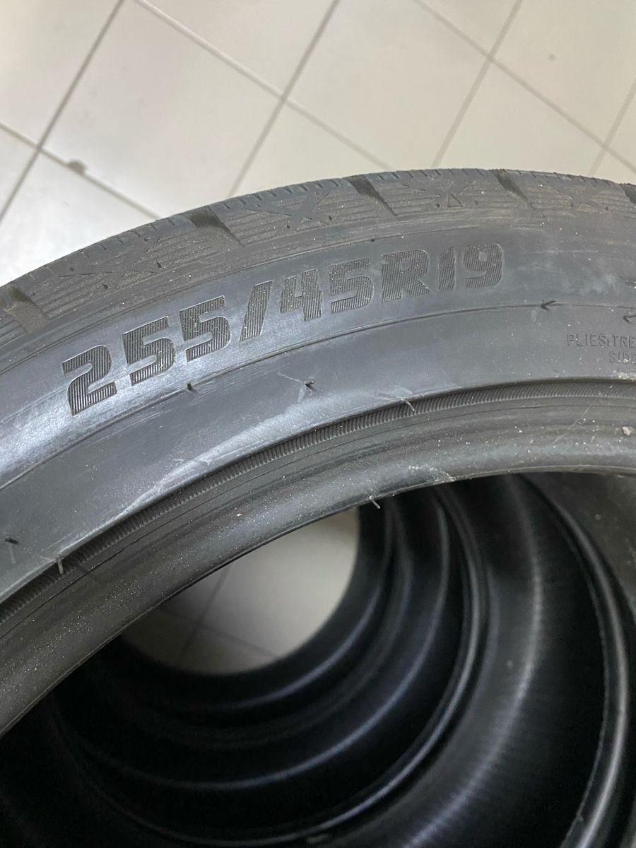 255/45R19