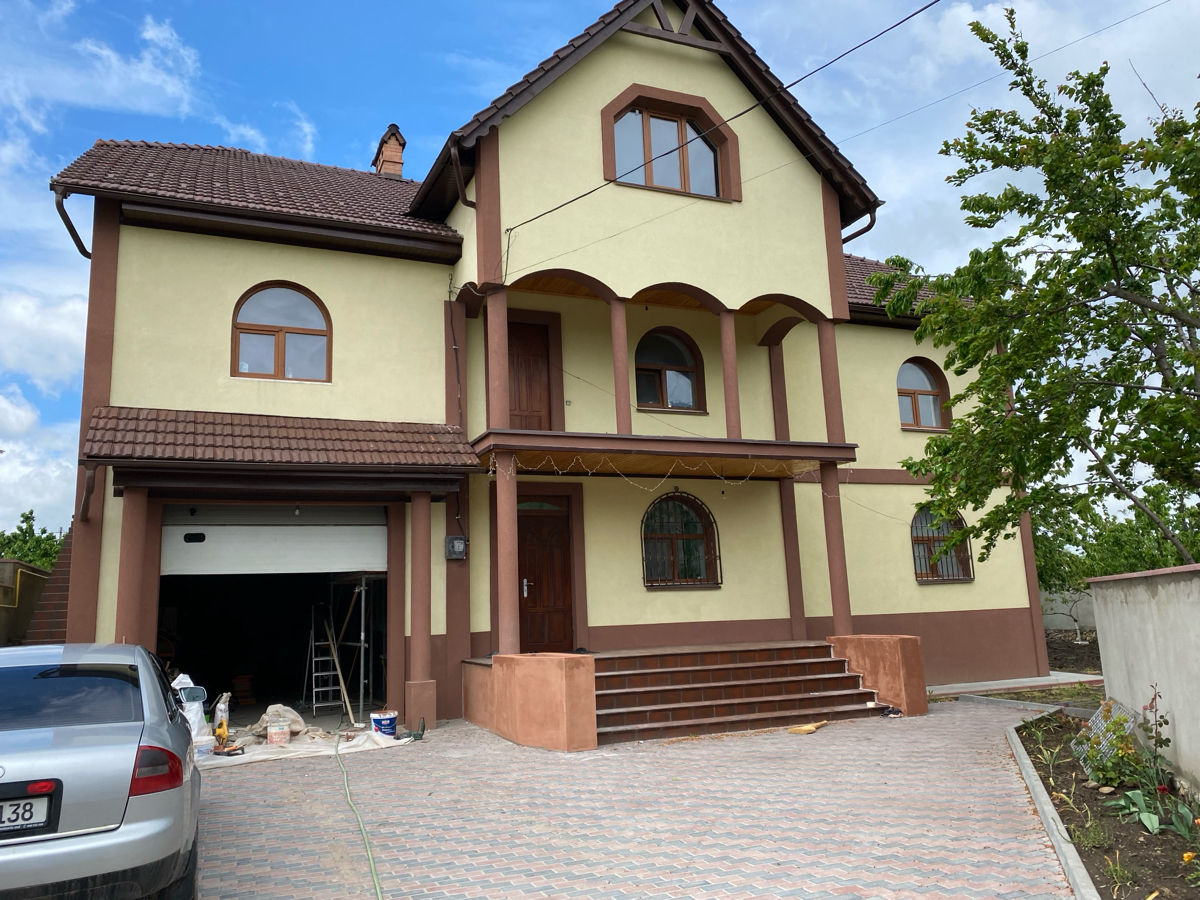 Fațada casei(termoizolarea pin la cheie) foto 1