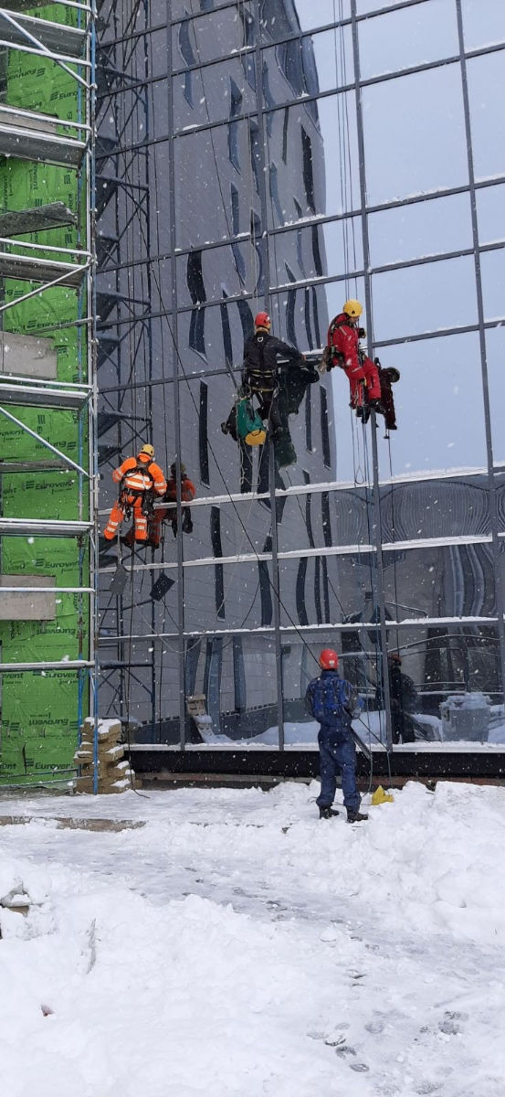 Alpinism industrial, lucrări la mare altitudine de orice complexitate, servicii de alpinism foto 2