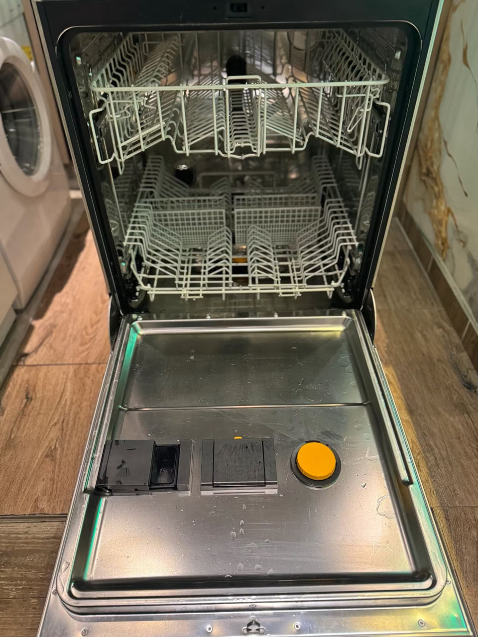 Профессиональная посудомоечная машина Miele фото 8