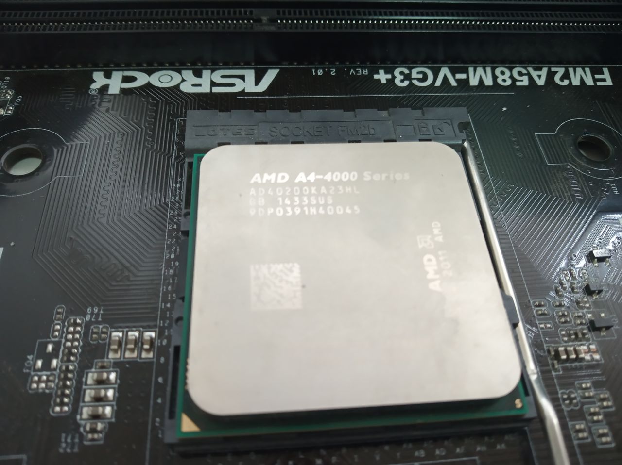 A4-4000 APU with AMD Radeon HD 7480D 3.2 gghz