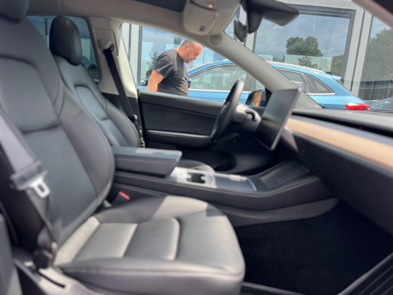 Tesla Model Y foto 12