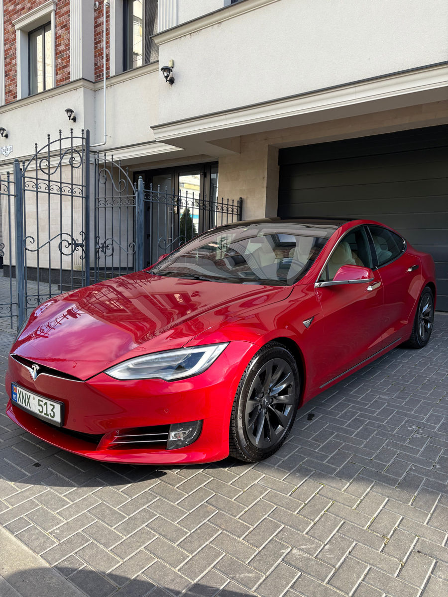 Tesla Model S foto 0