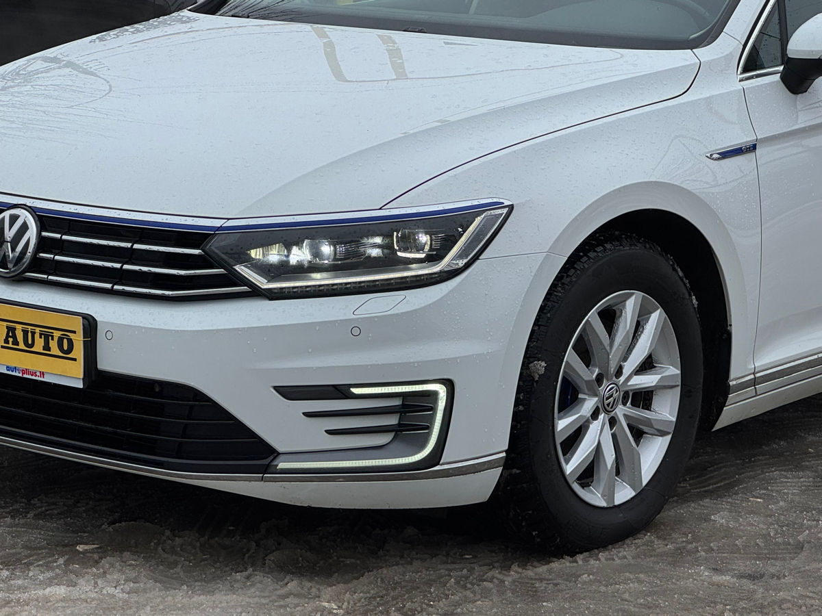 Volkswagen Passat 2017 г. с пробегом 232000 км, Плагин-гибрид (бензин ...