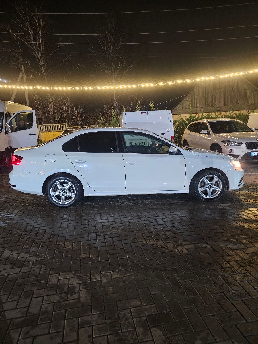 Volkswagen Jetta 2016 г. с пробегом 300000 км, Бензин, 7500