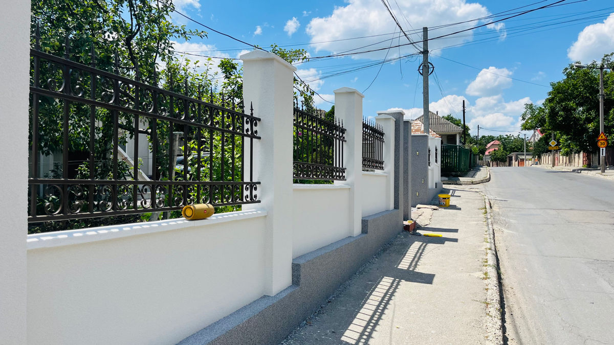 Fațada casei(termoizolarea pin la cheie) foto 6