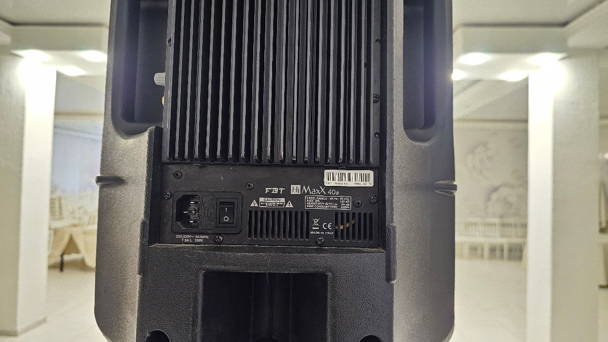 Vind 2 boxe  FBT Himaxx 40A+stative+huse și cabluri, 1400 euro foto 3