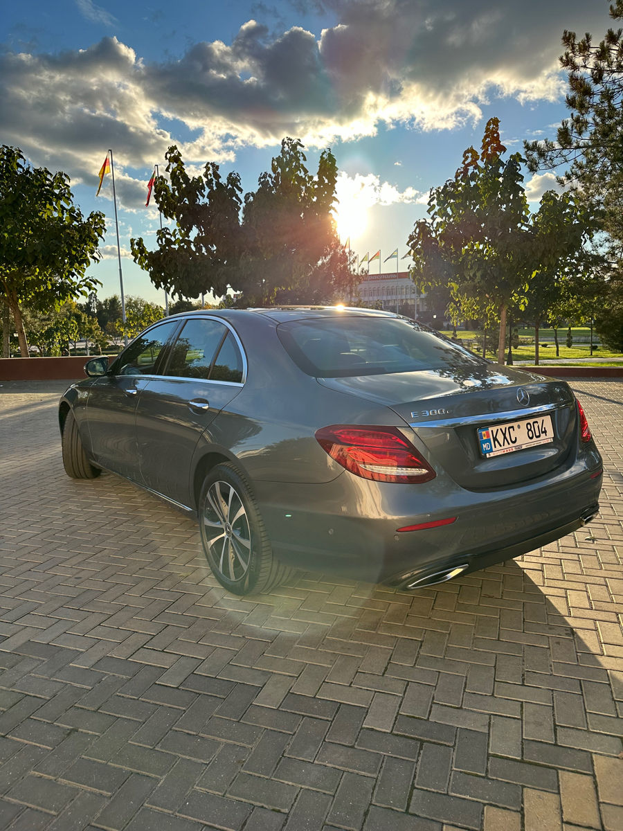 Mercedes E-Class foto 3