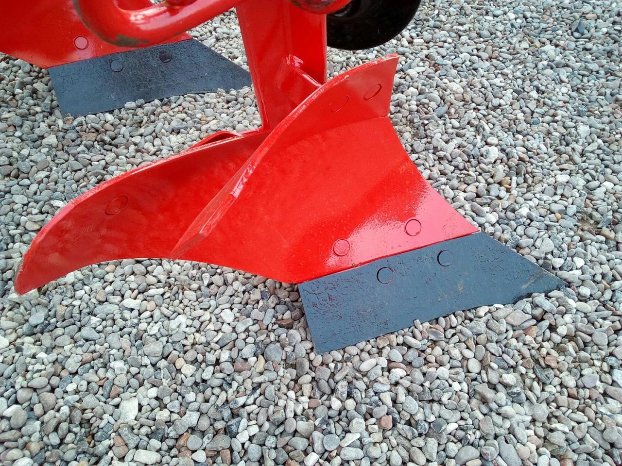 Se vind pluguri poloneze cu 1,2,3,4 corpusuri!! foto 1