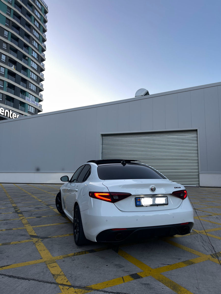 Alfa Romeo Giulia foto 1