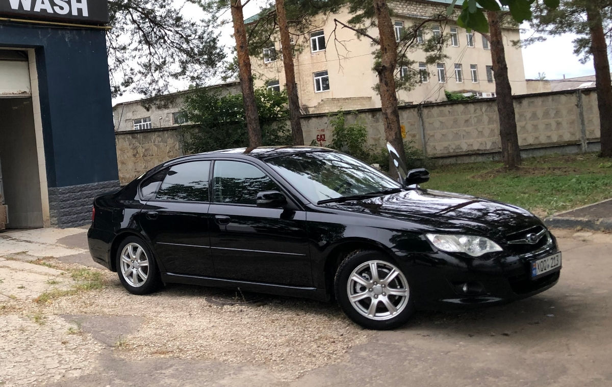 Subaru Legacy foto 4