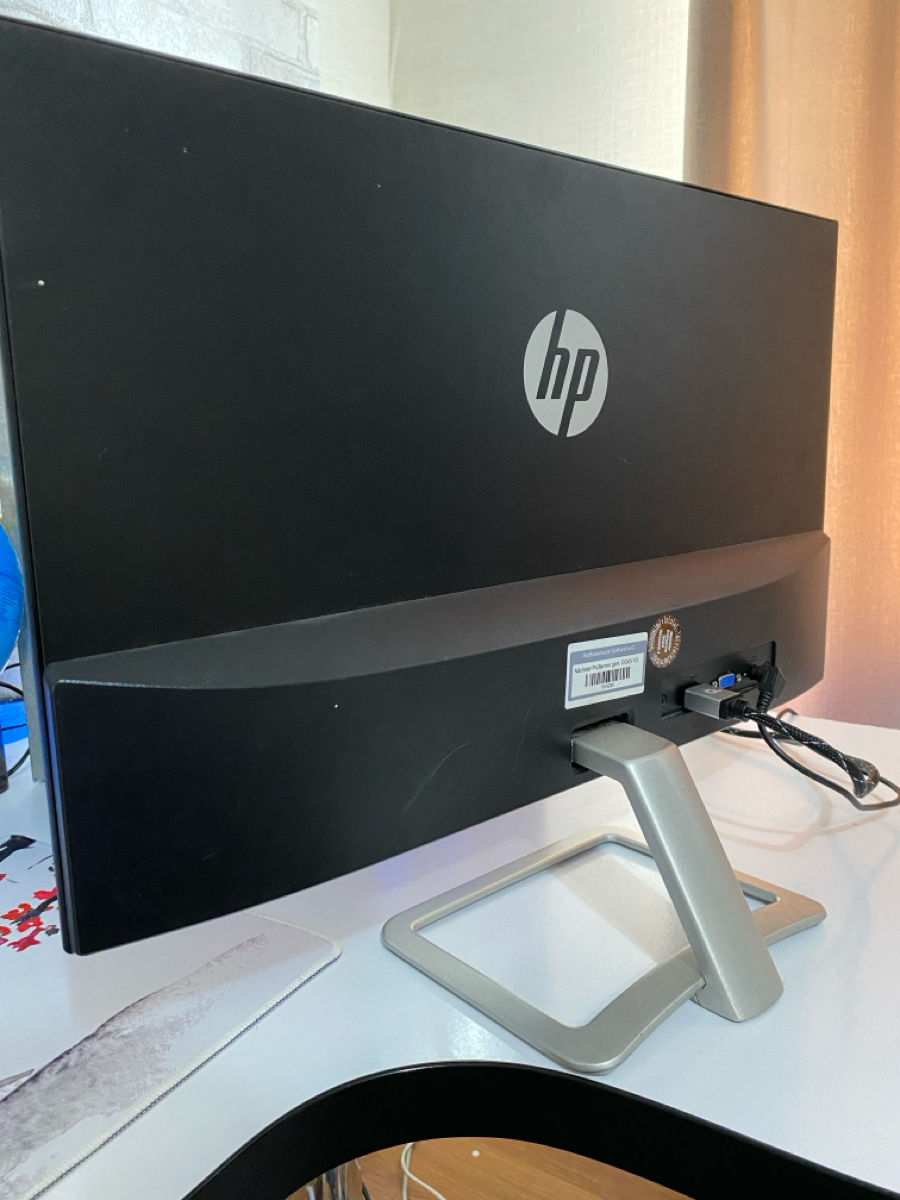 Monitor HP 24 ES foto 2