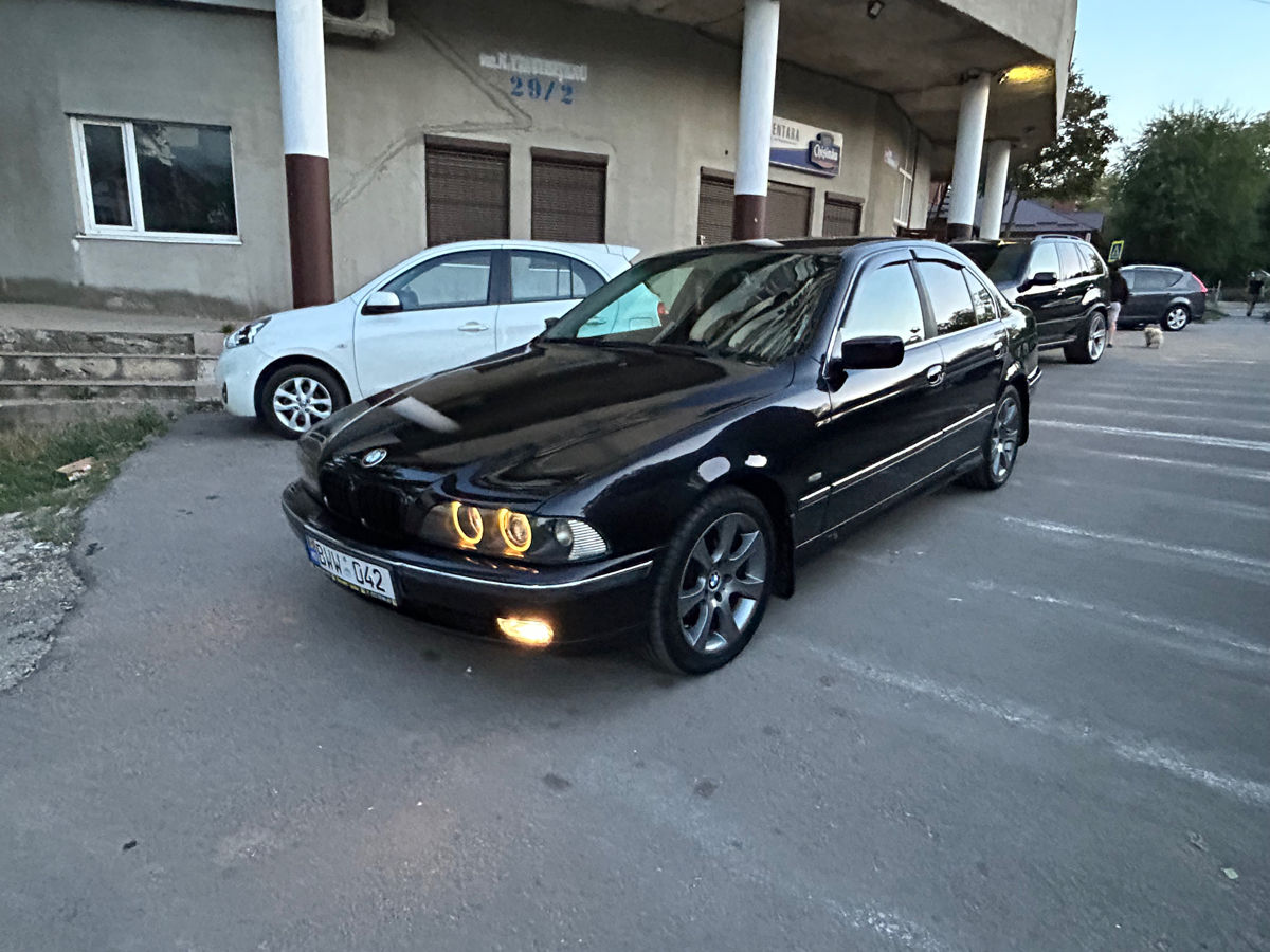 BMW 5 Series фото 1