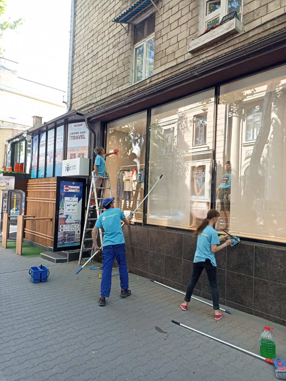 Мойка фасадов, витрин, окон,вывесок. фото 6