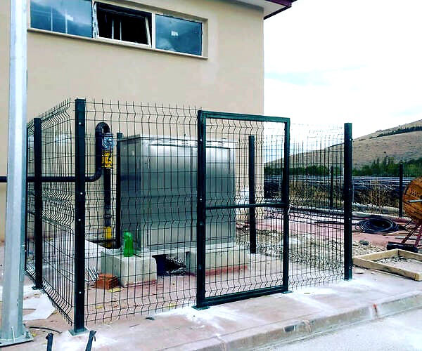 Bandă de plastic pentru gard. foto 14