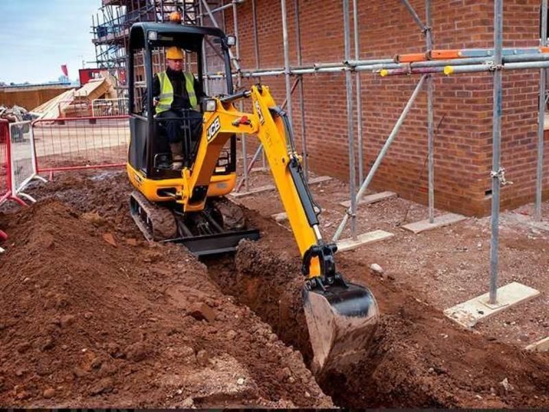 Аренда спецтехники. Мини экскаватор + самосвал / Servicii de  mini excavator + basculanta. foto 0