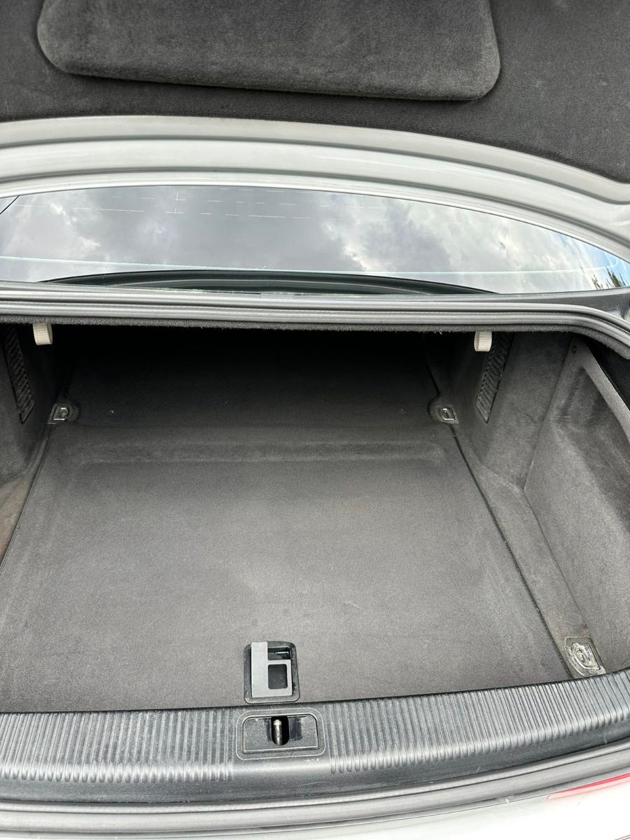 Audi A8 фото 6