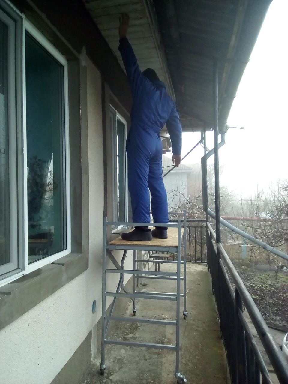 Arenda   schele cu roti, pentru lucrari de interior, sau exterior chirie foto 2