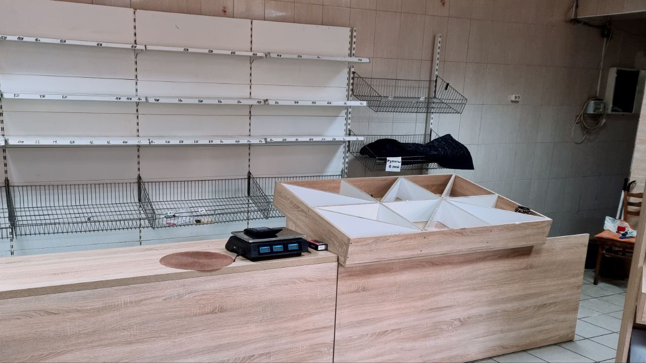 Полки и прилавок для магазина