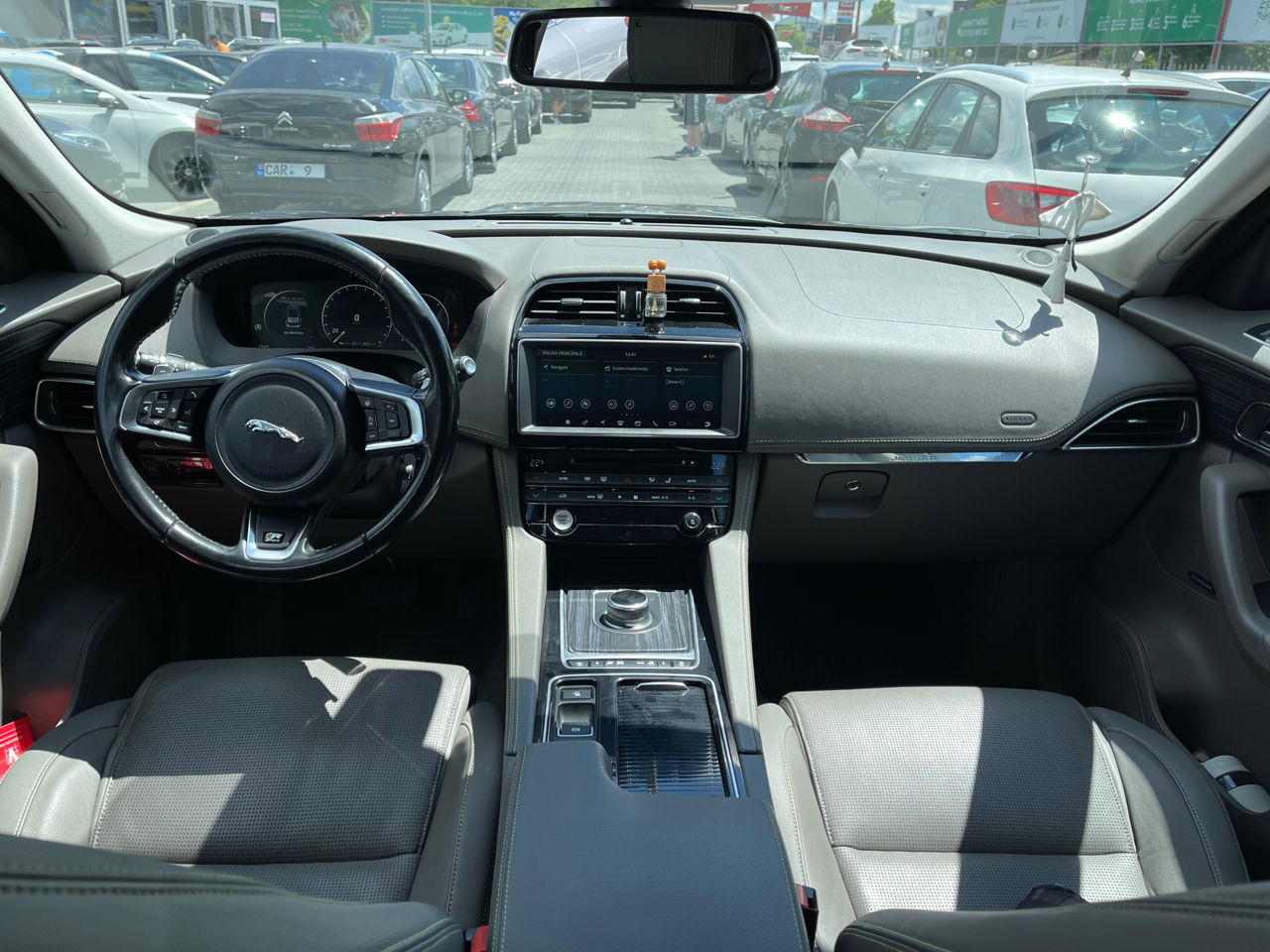 Jaguar F-PACE foto 8