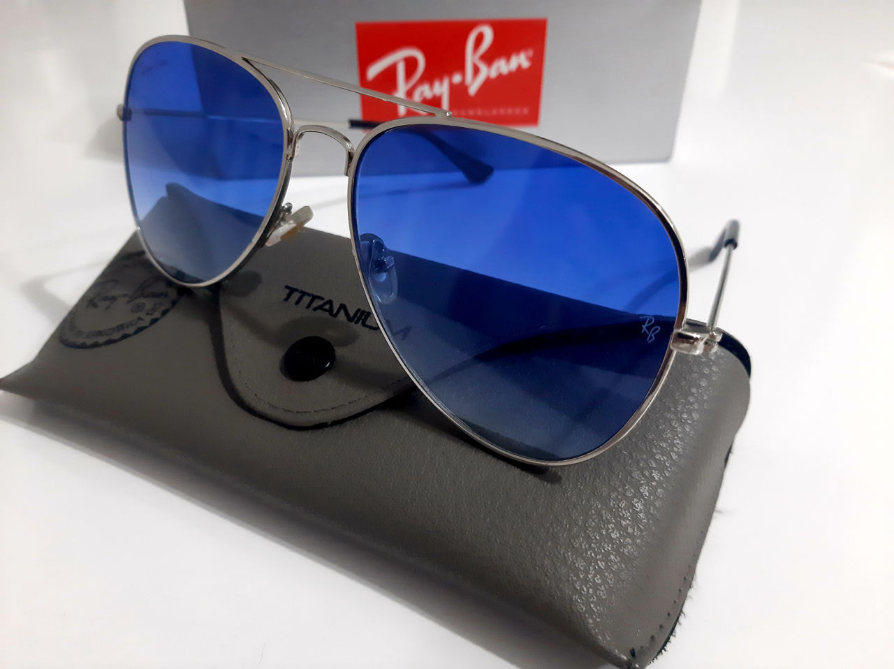 Солнцезащитные очки Ray-Ban Aviator