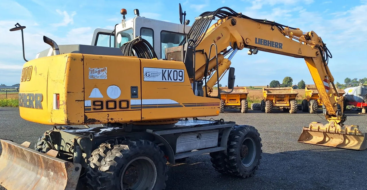 Колесный  экскаватор Liebherr A900B фото 1