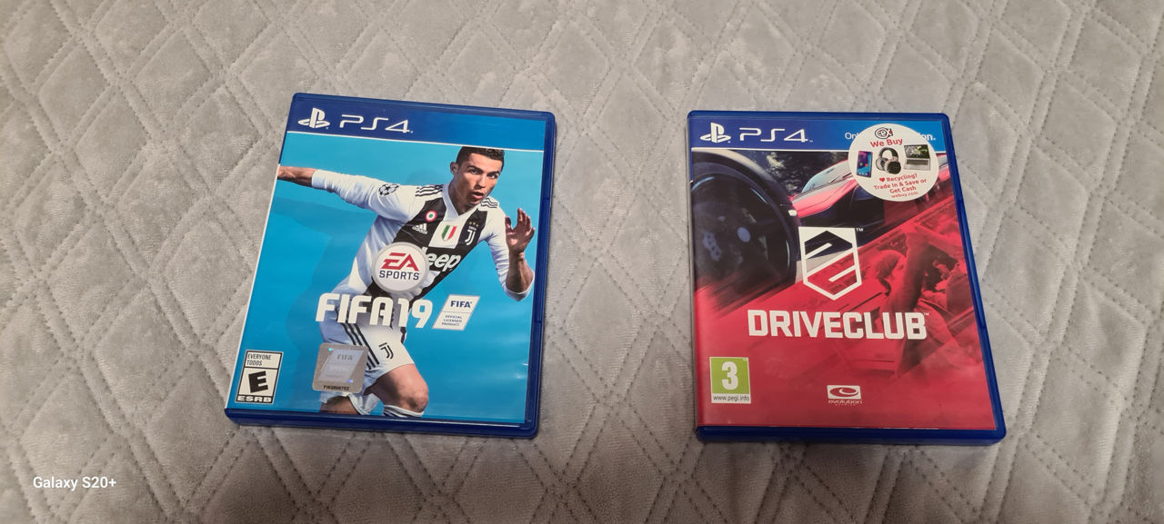Vind PS4 FAT in stare idiala, in complect ,cablu alimentare, HDMI, 1 gamepad (stare idiala), 2 jocur foto 2