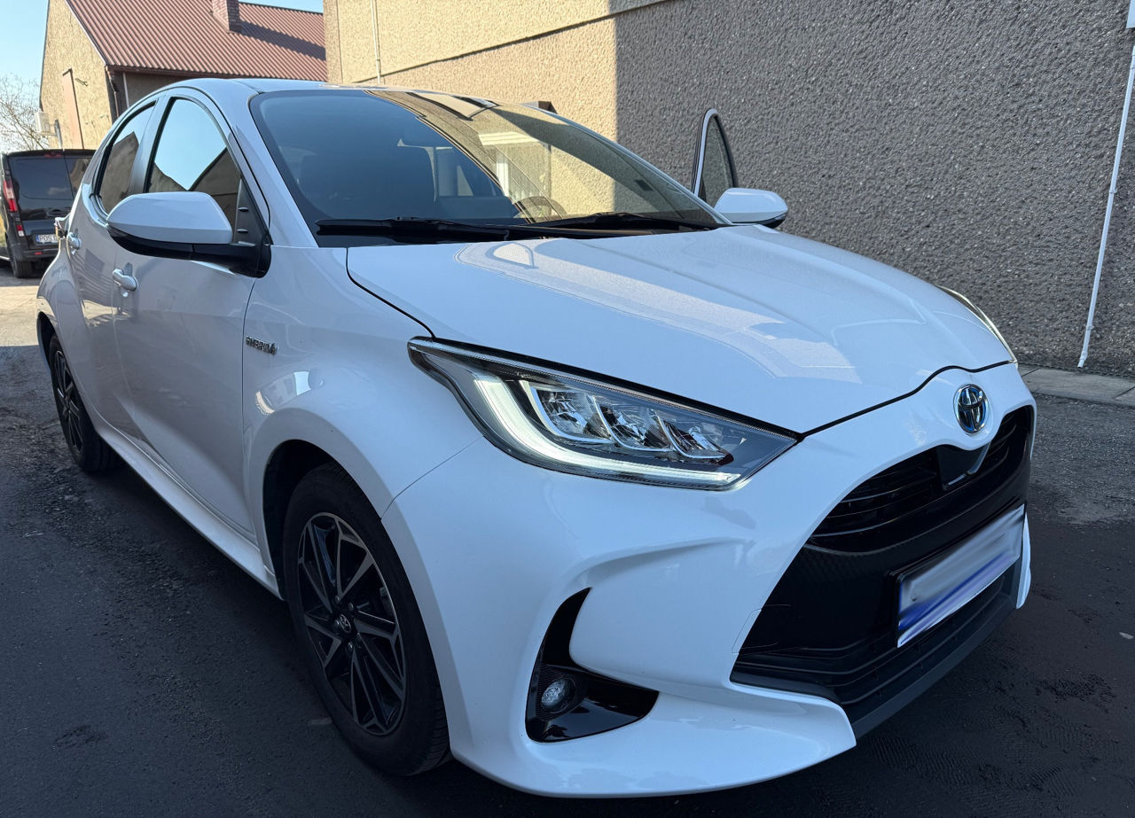 Toyota Yaris фото 5