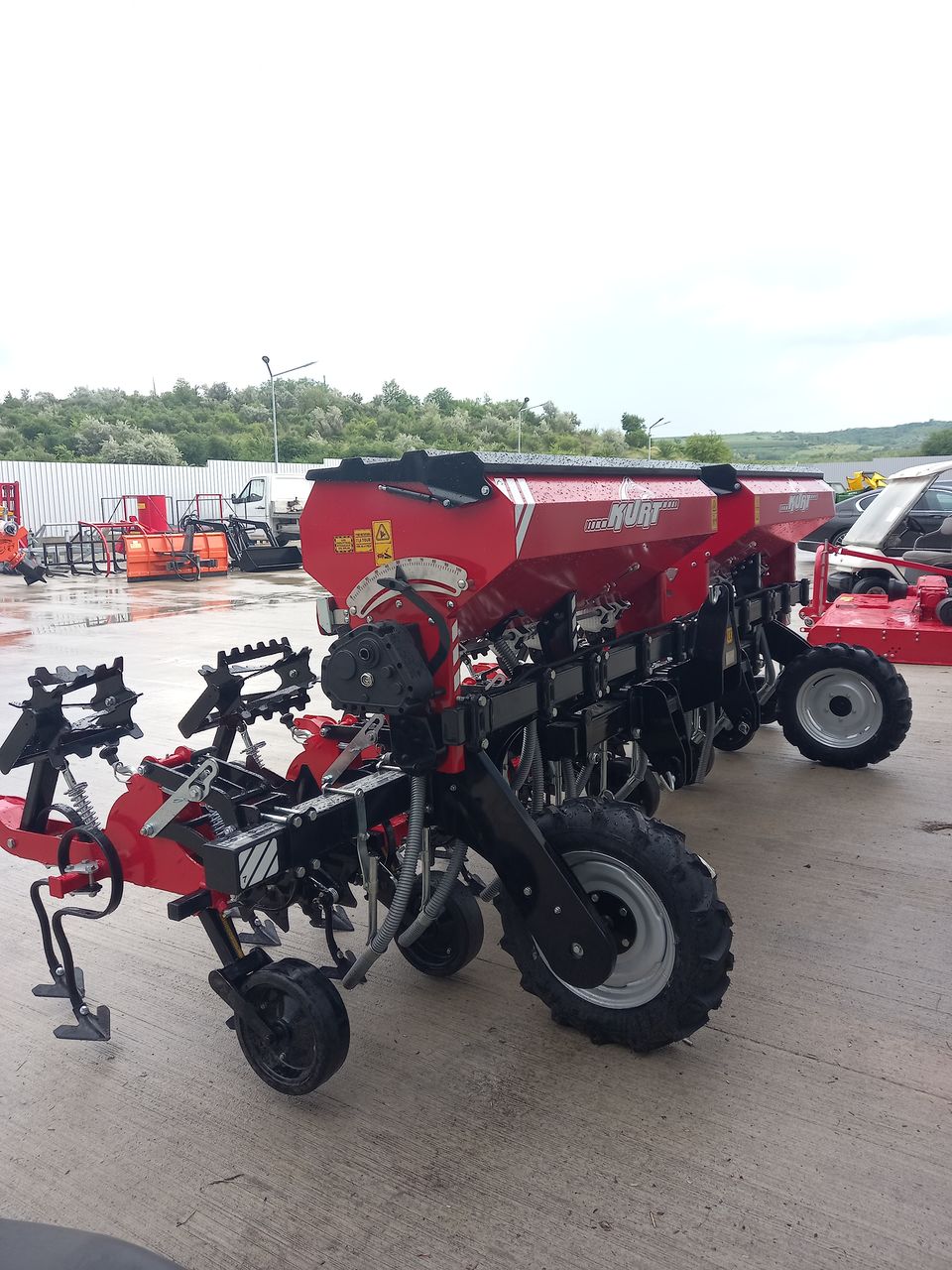 Cultivator cu fertilizare KURT foto 1