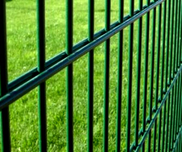 Bandă de plastic pentru gard. foto 16