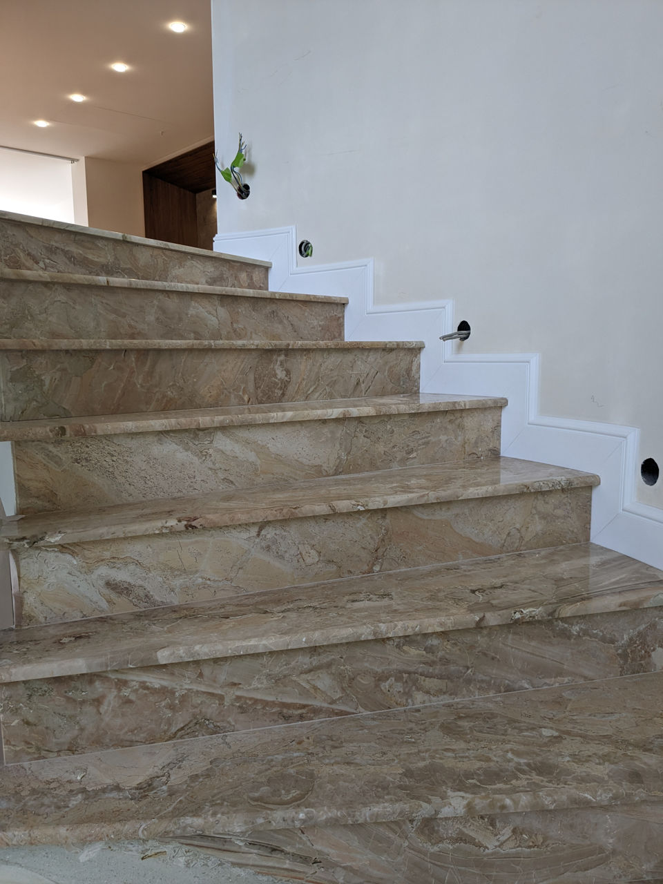 Instalare plintă MDF/Poliuretan și parchet laminat / монтаж плинтусов установка ламинатa foto 9