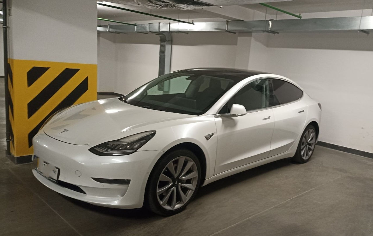 Tesla Model 3 foto 0