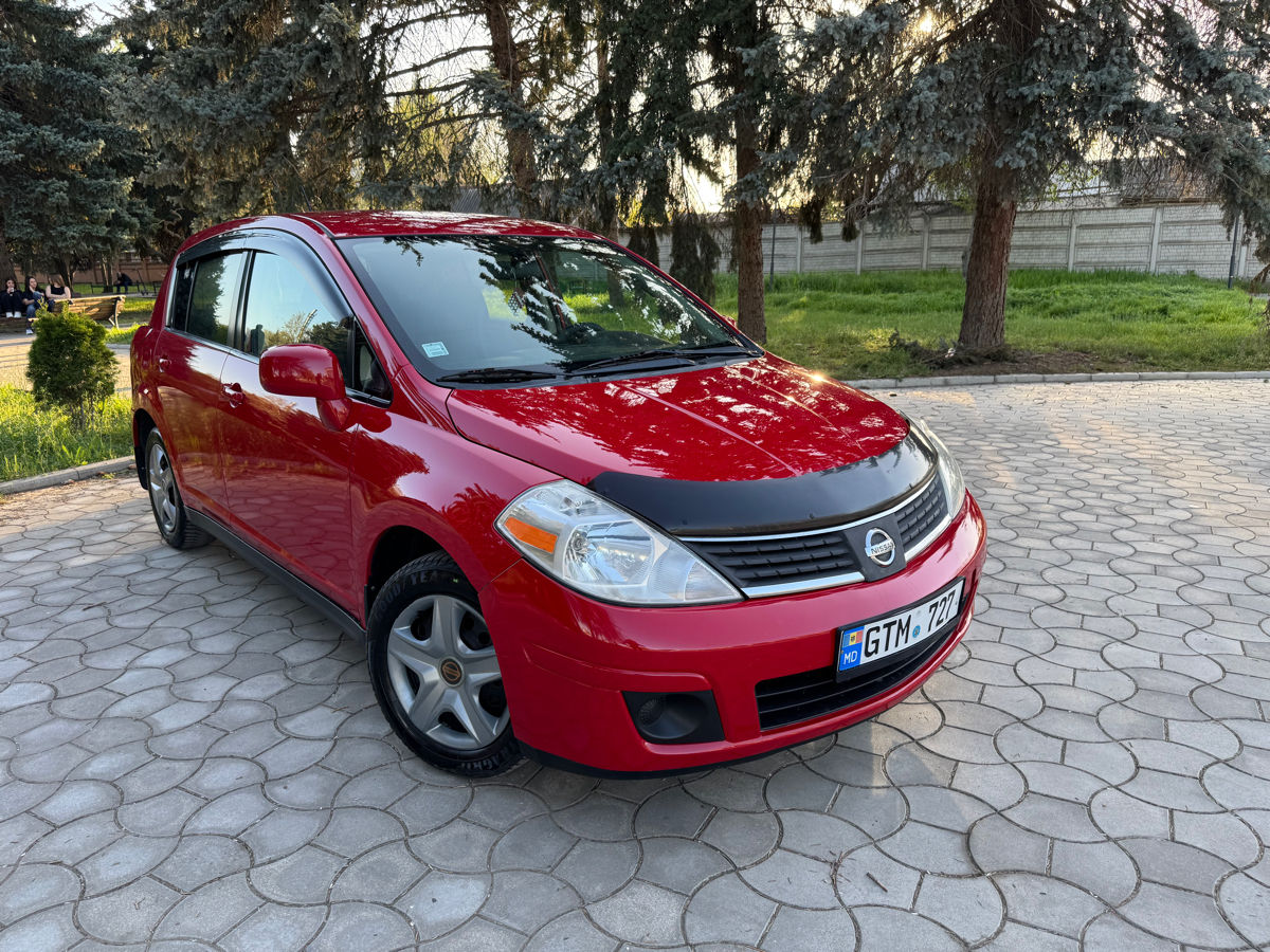 Nissan Tiida фото 0