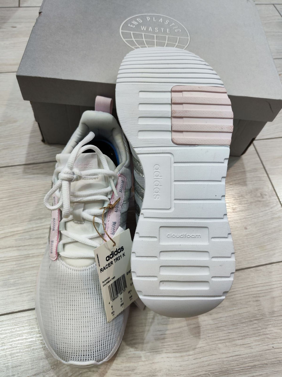 Кроссовки Adidas. Новые. 39,5 размер (25,5 см стелька) фото 2