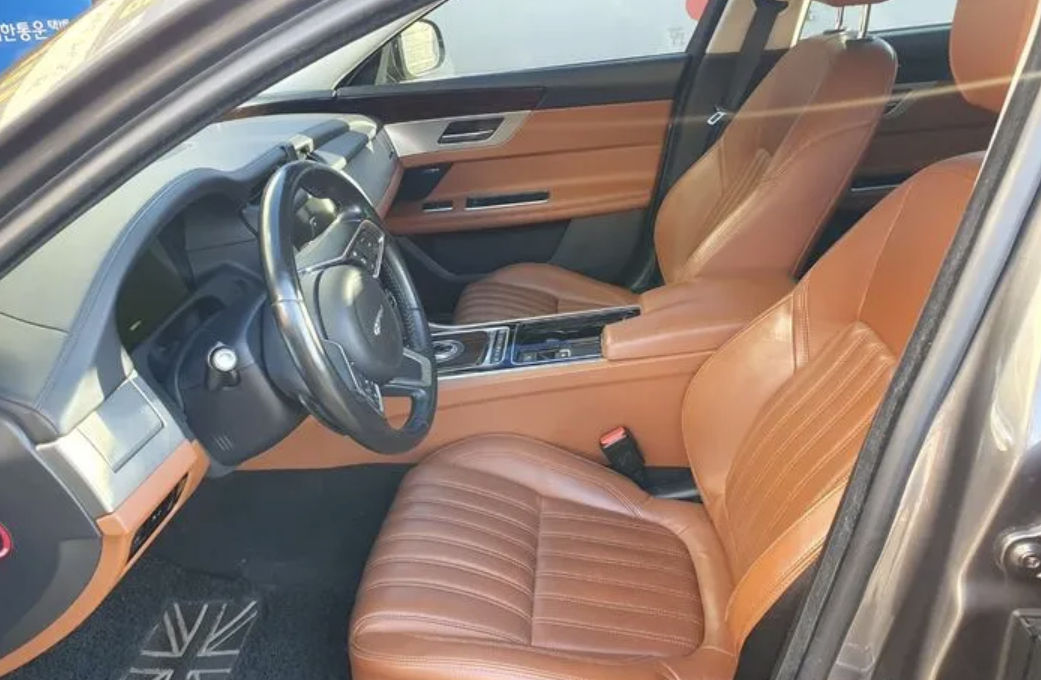 Jaguar Xf foto 2